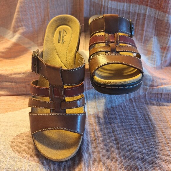 Clarks buckle sandal Tan and Red 8M - Picture 2 of 7